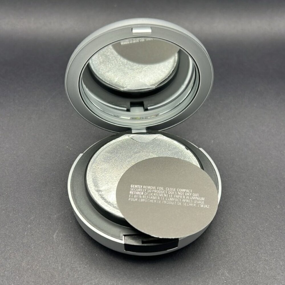 MAC Cosmetics Cream-to-Powder Foundation NW33 - Picture 8 of 8